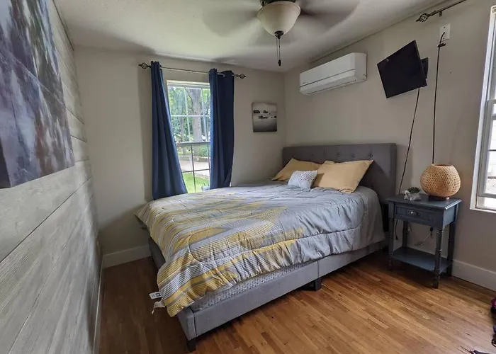 Walk To Washington Park, Pet-friendly, Backyard Apartment